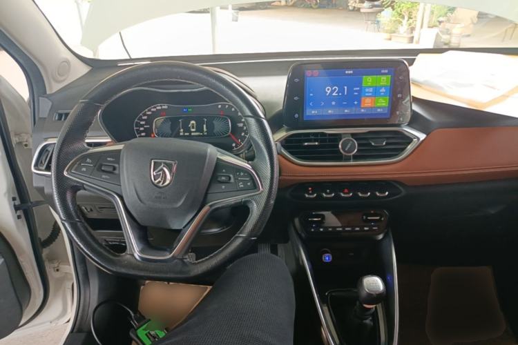 Used Baojun 510 2017 1.5L Manual Luxury Model Center Console