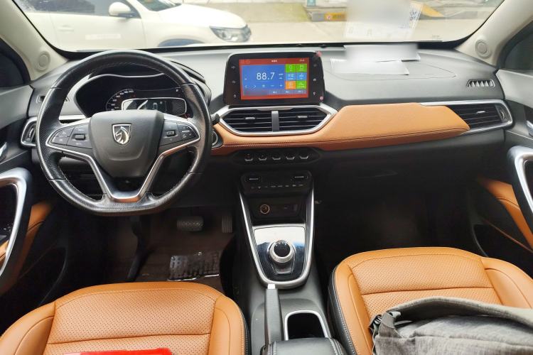 Used Baojun 510 2017 1.5L Automatic Luxury Model Center Console