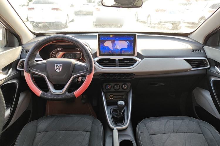 Used Baojun 510 2017 1.5L manual Comfort trim Center Console