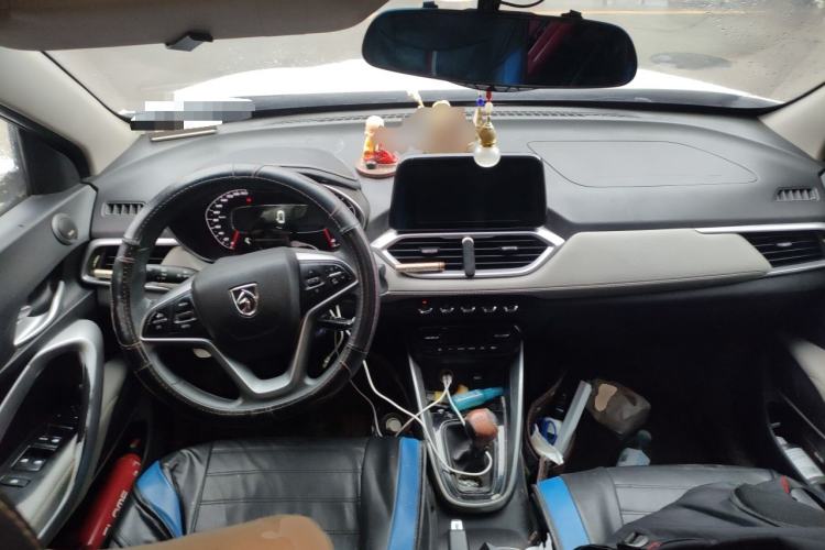Used Baojun 510 2017 1.5L Manual Fashion Model Center Console
