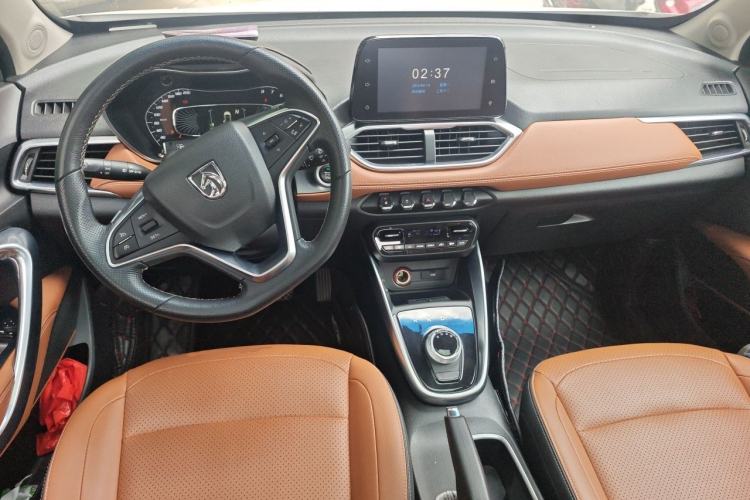 Used Baojun 510 2017 1.5L Automatic Luxury Model Center Console