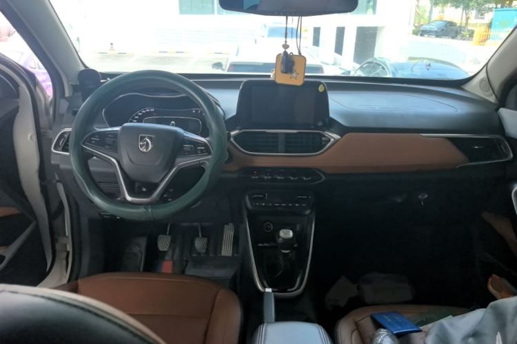 Used Baojun 510 2017 1.5L Manual Luxury Model Center Console