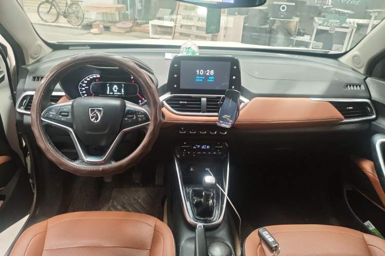 Used Baojun 510 2017 1.5L Manual Luxury Model Center Console