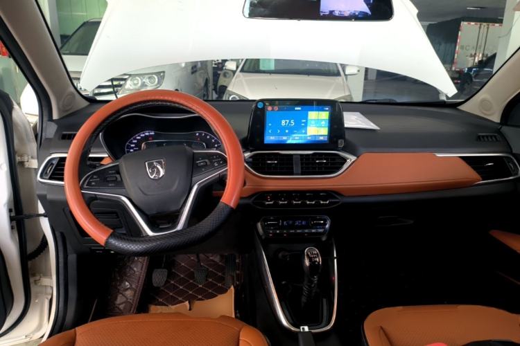 Used Baojun 510 2017 1.5L Manual Luxury Model Center Console