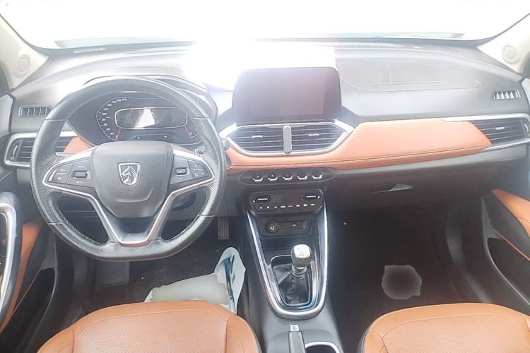 Used Baojun 510 2017 1.5L Manual Luxury Model Center Console