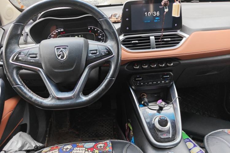 Used Baojun 510 2017 1.5L Automatic Luxury Model Center Console