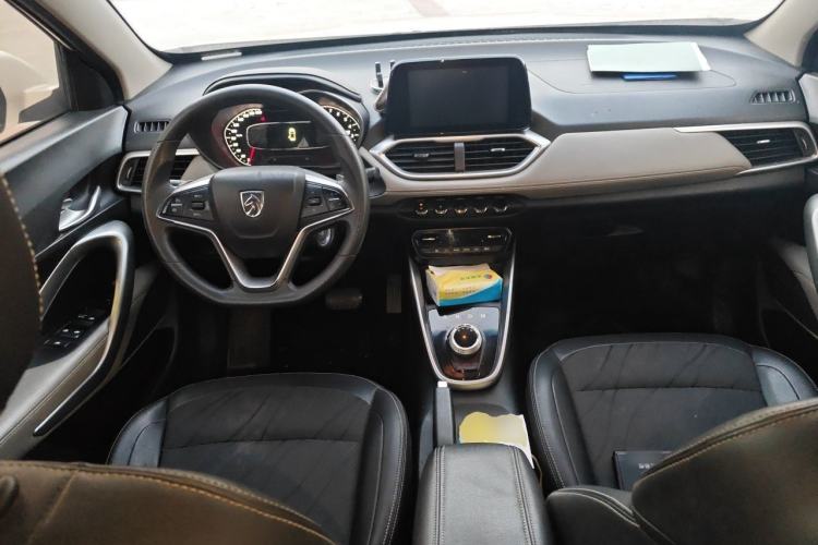 Used Baojun 510 2017 1.5L Automatic Fashion Model Center Console