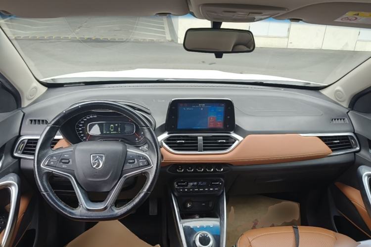 Used Baojun 510 2017 1.5L Automatic Luxury Model Center Console