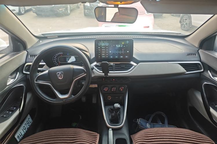 Used Baojun 510 2017 1.5L manual Comfort trim Center Console