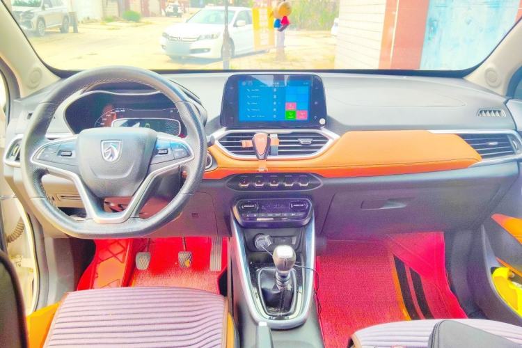 Used Baojun 510 2017 1.5L Manual Luxury Model Center Console