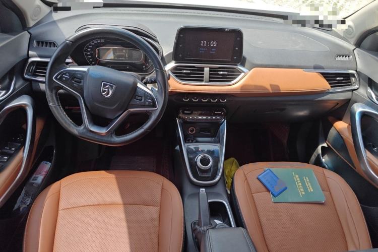 Used Baojun 510 2017 1.5L Automatic Luxury Model Center Console