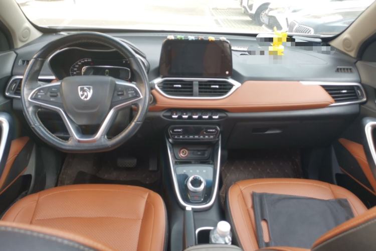 Used Baojun 510 2017 1.5L Automatic Luxury Model Center Console