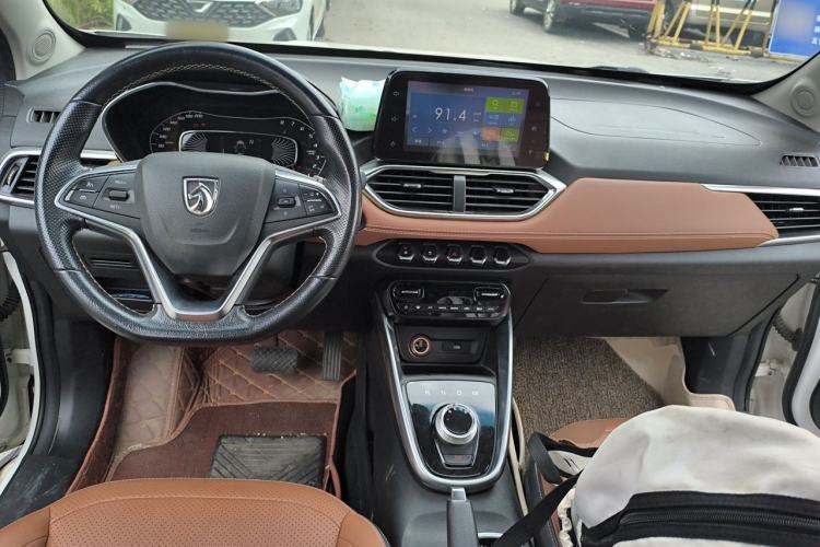 Used Baojun 510 2017 1.5L Automatic Luxury Model Center Console