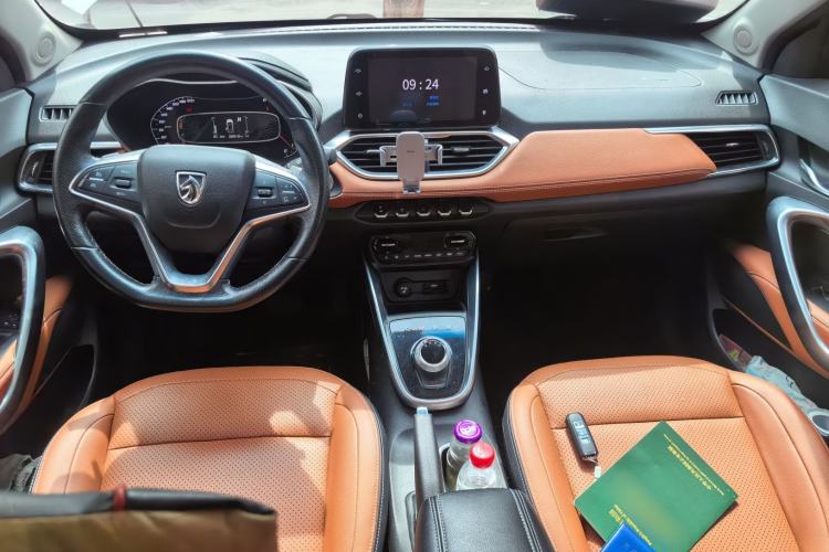 Used Baojun 510 2017 1.5L Automatic Luxury Model Center Console