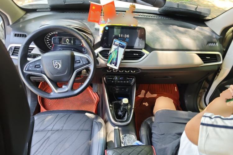Used Baojun 510 2017 1.5L Manual Fashion Model Center Console
