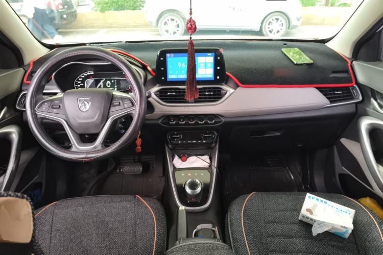 Used Baojun 510 2017 1.5L Automatic Fashion Model Center Console