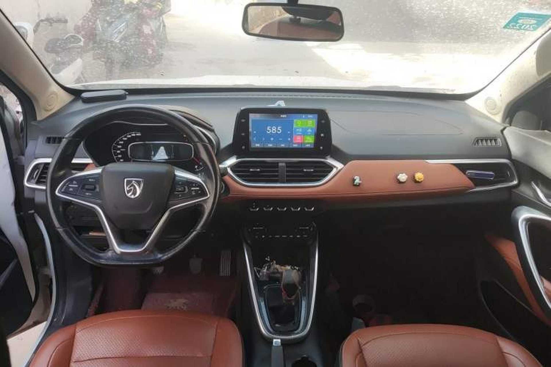 Used Baojun 510 2017 1.5L Manual Luxury Model Center Console