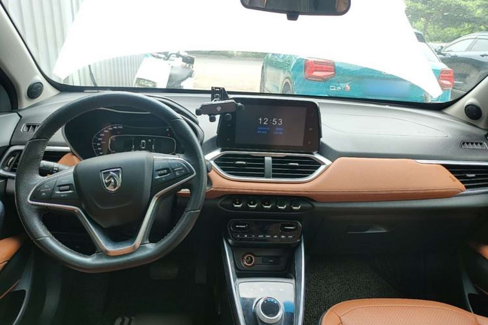 Used Baojun 510 2017 1.5L Automatic Luxury Model Center Console