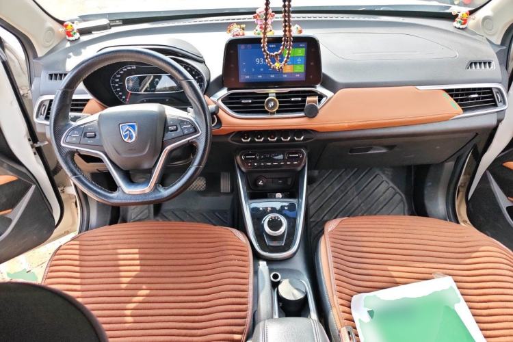 Used Baojun 510 2017 1.5L Automatic Luxury Model Center Console