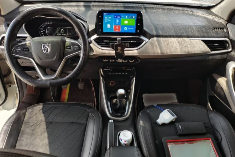 Used Baojun 510 2017 1.5L Manual Fashion Model Center Console