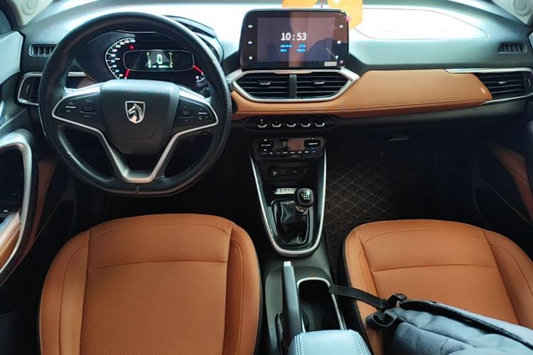 Used Baojun 510 2017 1.5L Manual Luxury Model Center Console