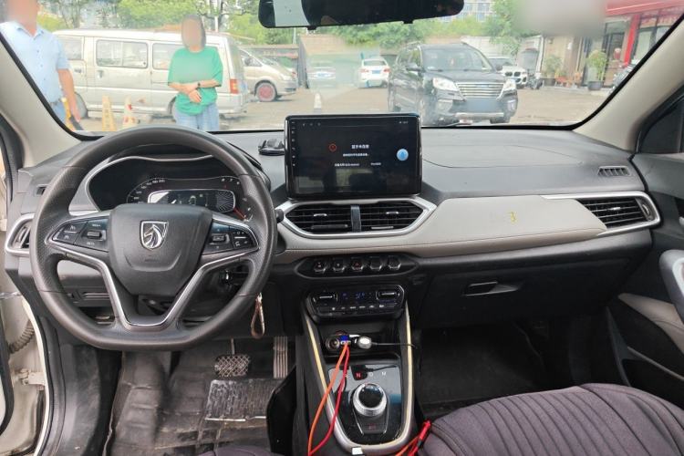 Used Baojun 510 2017 1.5L Automatic Fashion Model Center Console