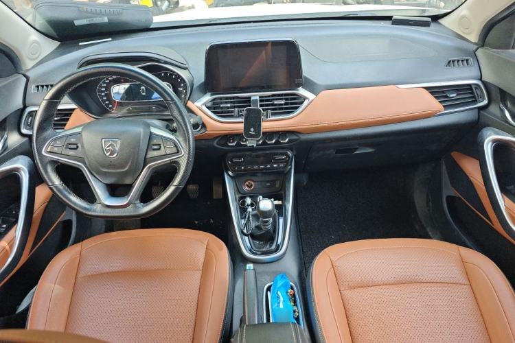 Used Baojun 510 2017 1.5L Manual Luxury Model Center Console