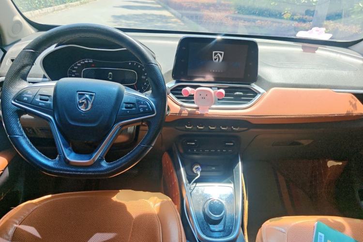 Used Baojun 510 2017 1.5L Automatic Luxury Model Center Console