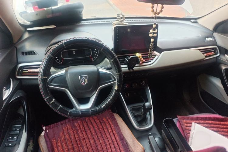 Used Baojun 510 2017 1.5L manual Comfort trim Center Console