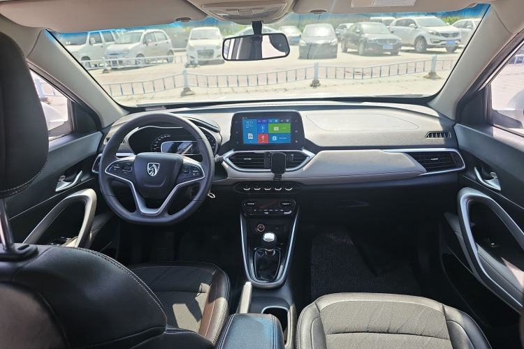 Used Baojun 510 2017 1.5L Manual Fashion Model Center Console