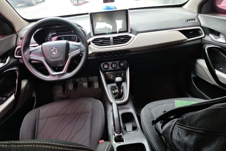 Used Baojun 510 2017 1.5L manual Comfort trim Center Console