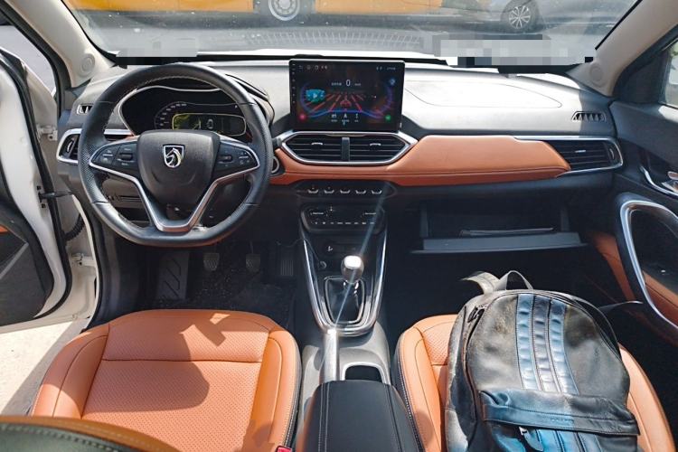 Used Baojun 510 2017 1.5L Manual Luxury Model Center Console
