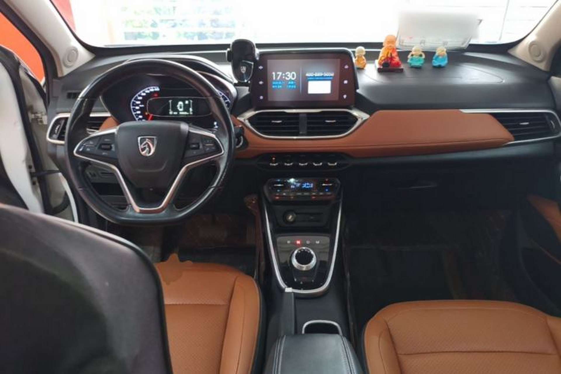 Used Baojun 510 2017 1.5L Automatic Luxury Model Center Console