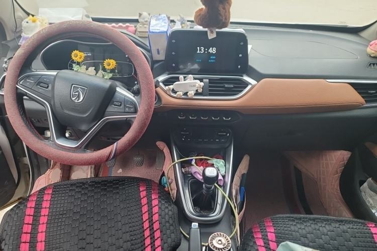 Used Baojun 510 2017 1.5L Manual Luxury Model Center Console