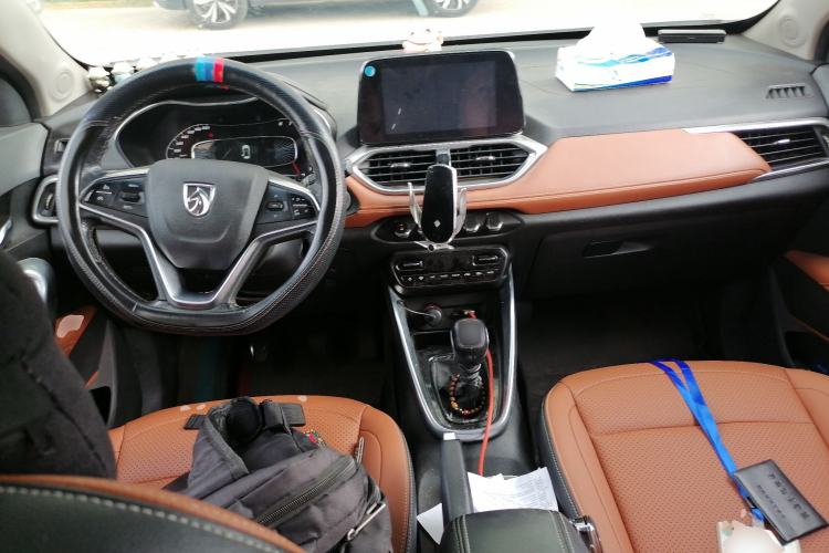 Used Baojun 510 2017 1.5L Manual Luxury Model Center Console