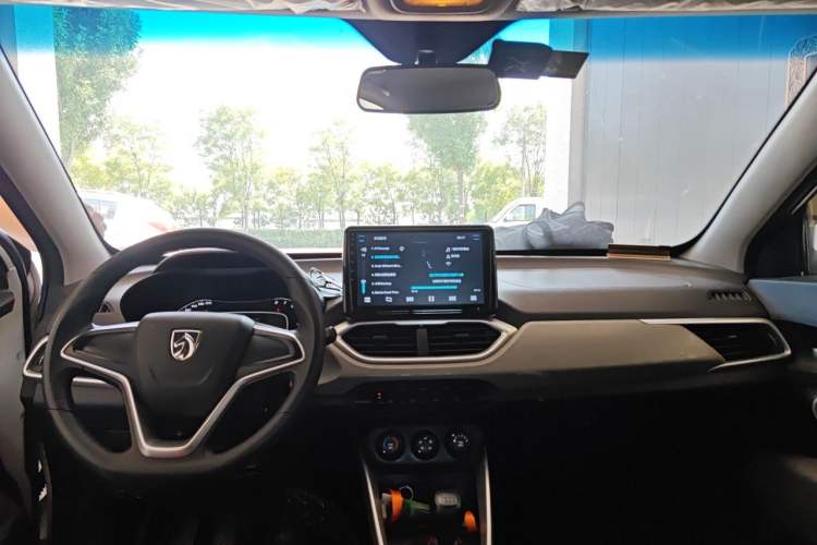 Used Baojun 510 2017 1.5L manual Comfort trim Center Console