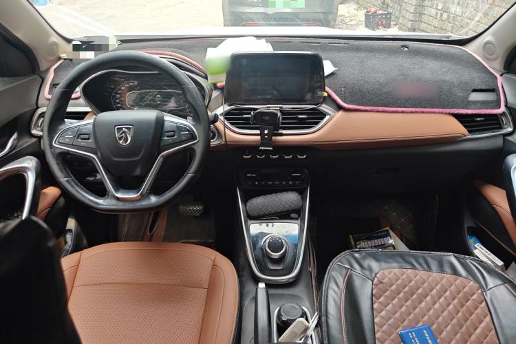 Used Baojun 510 2017 1.5L Automatic Luxury Model Center Console