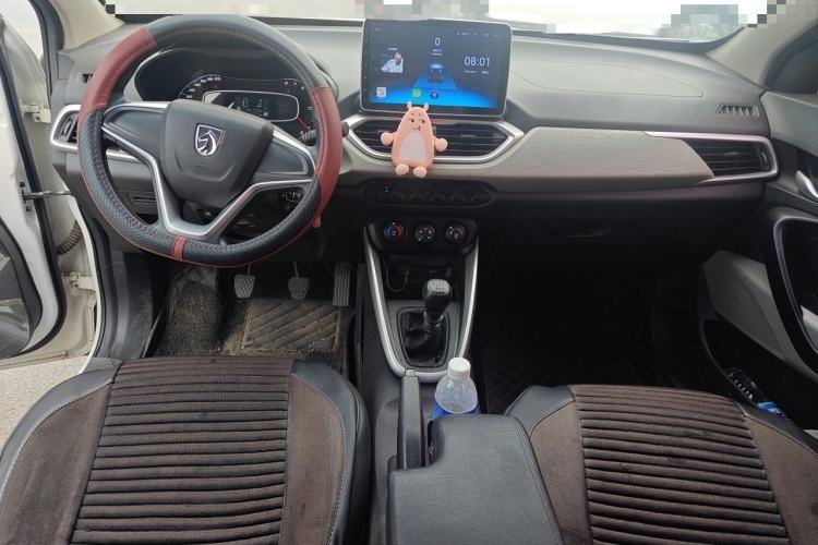 Used Baojun 510 2017 1.5L manual Comfort trim Center Console