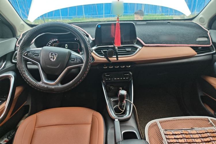 Used Baojun 510 2017 1.5L Manual Luxury Model Center Console