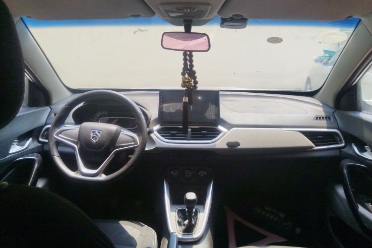 Used Baojun 510 2017 1.5L manual Comfort trim Center Console