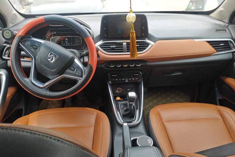 Used Baojun 510 2017 1.5L Manual Luxury Model Center Console