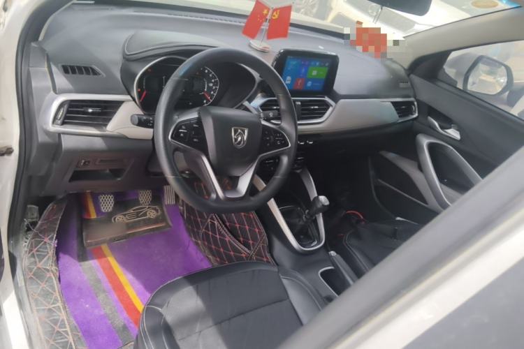 Used Baojun 510 2017 1.5L Manual Fashion Model Center Console