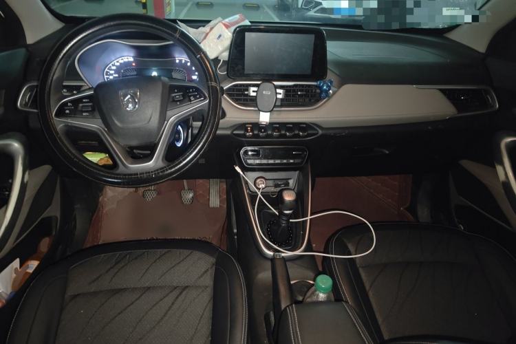 Used Baojun 510 2017 1.5L Manual Fashion Model Center Console
