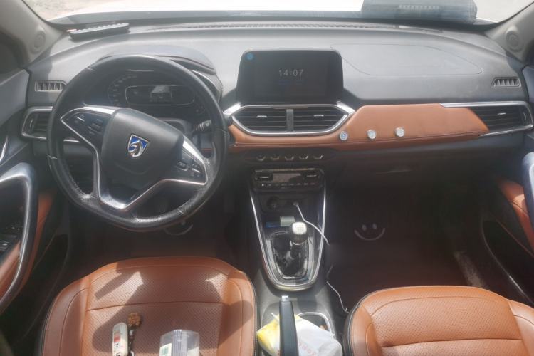Used Baojun 510 2017 1.5L Manual Luxury Model Center Console