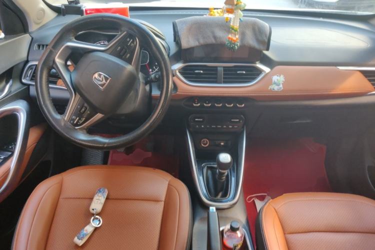 Used Baojun 510 2017 1.5L Manual Luxury Model Center Console