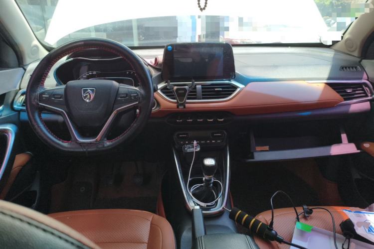Used Baojun 510 2017 1.5L Manual Luxury Model Center Console