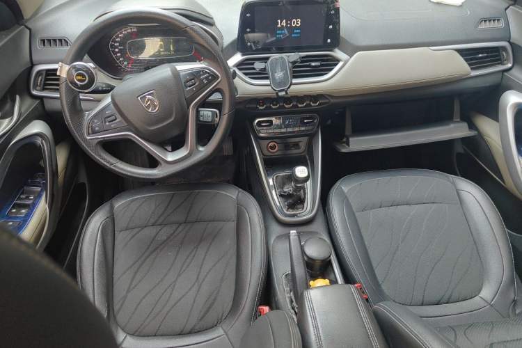 Used Baojun 510 2017 1.5L Manual Fashion Model Center Console