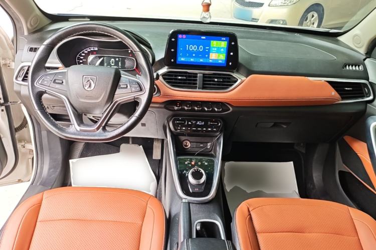 Used Baojun 510 2017 1.5L Automatic Luxury Model Center Console