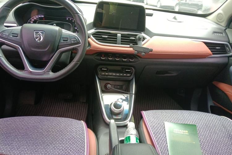 Used Baojun 510 2017 1.5L Automatic Luxury Model Center Console