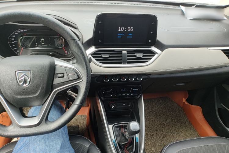 Used Baojun 510 2017 1.5L Manual Fashion Model Center Console